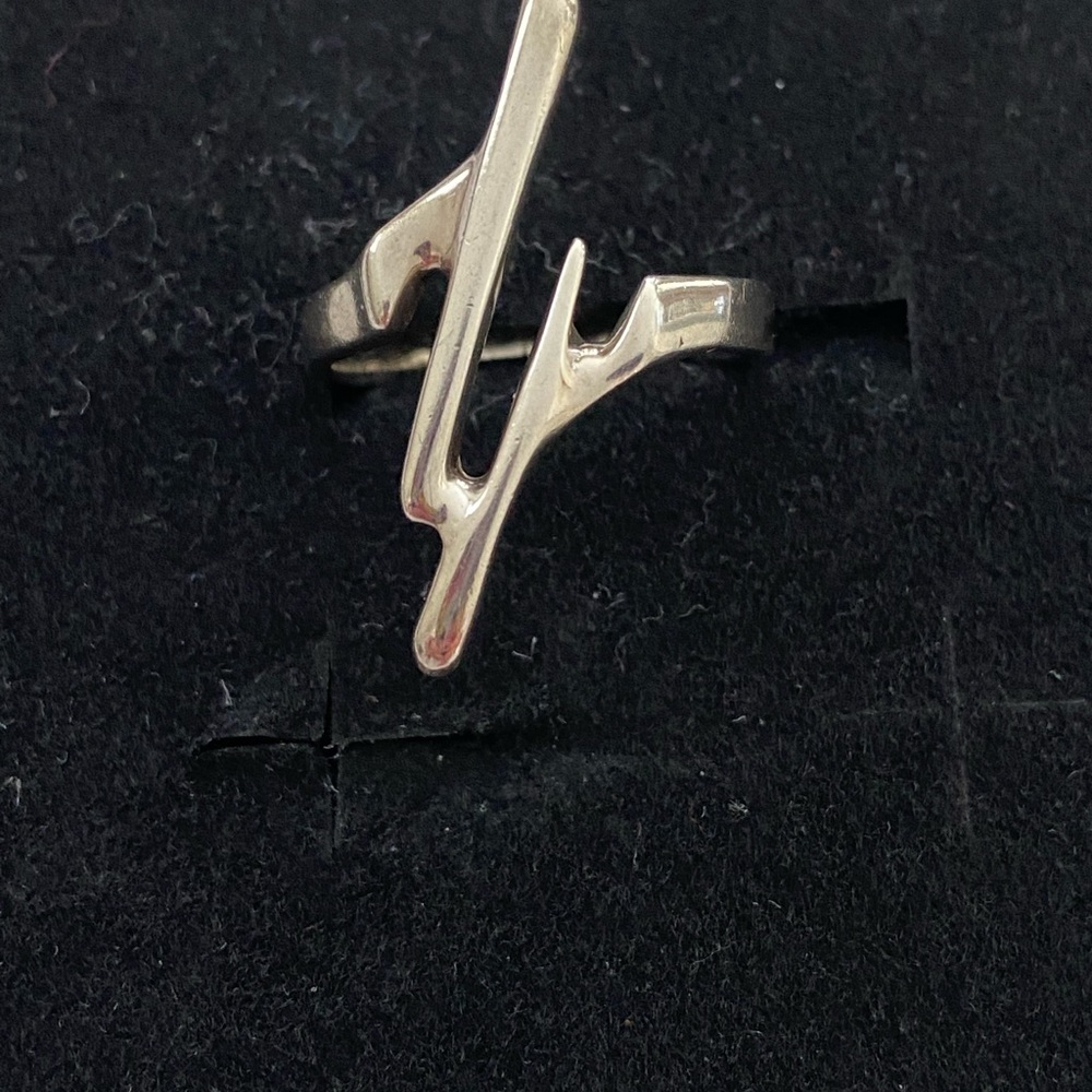 925 silver ring . size: 6